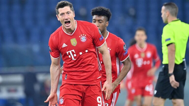 Robert Lewandowski in Bayern Munich Kit